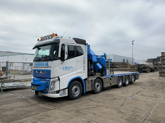 【予約】12月以降発売予定Van Hameren B.V. VOLVO FH4 SLEEPER CAB 10X4 RIGED FLAT BED TRUCK PALFINGER PK92002 SH トラック トレーラー 建設機械模型 工事車両WSI 1/50 ミニチュア