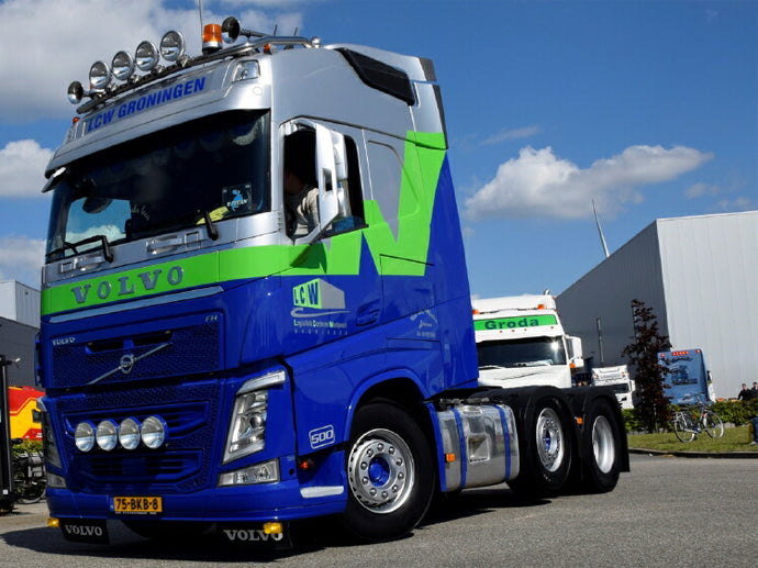 【予約】2020年1-3月以降発売予定Van der Wielen VOLVO FH4 GLOBETROTTER 6X2 TWIN STEER トラック トラクタヘッド/建設機械模型 工事車両 WSI 1/50 ミニチュア