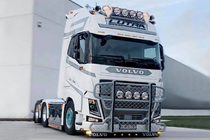 【予約】2020年1-3月以降発売予定Lutra VOLVO FH4 GLOBETROTTER XL 6x2 TAG軸 トラック トラクタヘッド/建設機械模型 工事車両 WSI 1/50 ミニチュア