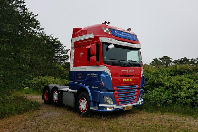 【予約】4-6月以降発売予定DAF XF SUPER SPACE CAB MY2017 6X2 TWIN STEER トラック トラクタヘッド WSI 1/50 建設機械 模型ミニカー  はたらく車重機