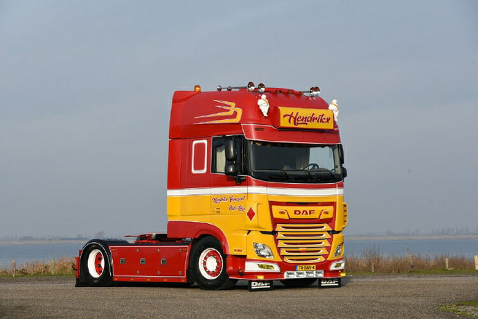 【予約】12月以降発売予定DAF XF SUPER SPACE CAB MY2017 4X2 WSI 1/50 建設機械 模型ミニカー  はたらく車重機 トラクタ トラック