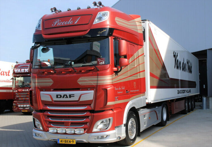 【予約】10-12月以降発売予定DAF XF SUPER SPACE CAB MY2017 4X2 リーファートレーラー 3軸トラック トレーラー/WSI 1/50 建設機械 模型ミニカー  はたらく車 重機