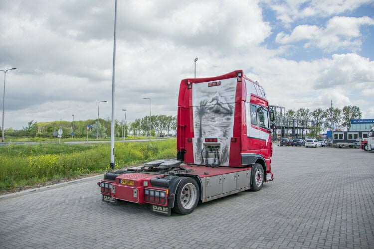 【予約】2021年2月以降発売予定W.P. de Koning DAF XF SUPER SPACE CAB 4X2 MEGATRAILER FLATBED 3軸 トラック/WSI 1/50 建設機械 模型ミニカー  はたらく車 重機