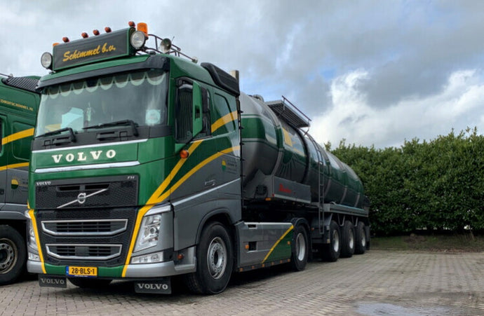 【予約】12月以降発売予定Schimmel BV VOLVO FH4 SLEEPER CAB 4X2 TANK TRAILER VACUUM 3軸トラック/WSI 1/50 建設機械 模型ミニカー  はたらく車 重機