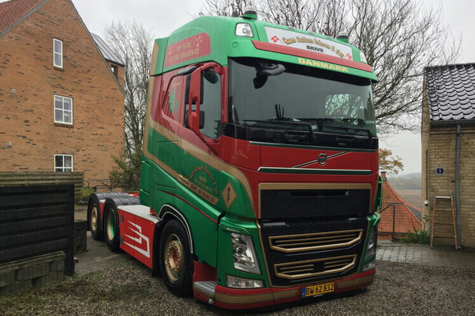 【予約】2021年2月以降発売予定Hans Guttorm Pedersen & Son VOLVO FH4 GLOBETROTTER 6X2 TAG AXLE トラック トラクタ /WSI 1/50 建設機械 模型ミニカー  はたらく車 重機