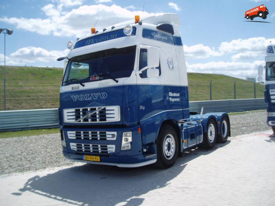 【予約】8-10月以降発売予定Meulman Transport; VOLVO FH2 GLOBETROTTER 6X2 TWINSTEER トラック トラクタ /WSI 建設機械模型 工事車両 1/50