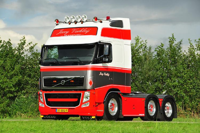 【予約】8-10月以降発売予定Jerry Verkleij; VOLVO FH3 GLOBETROTTER XL 6X2 TWINSTEER トラック トラクタ /WSI 建設機械模型 工事車両 1/50