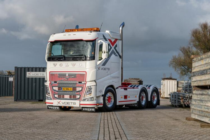 【予約】8-10月以降発売予定Voets; VOLVO FH4 SLEEPER CAB 6X2 TAG AXLE トラック トラクタ /WSI 建設機械模型 工事車両 1/50