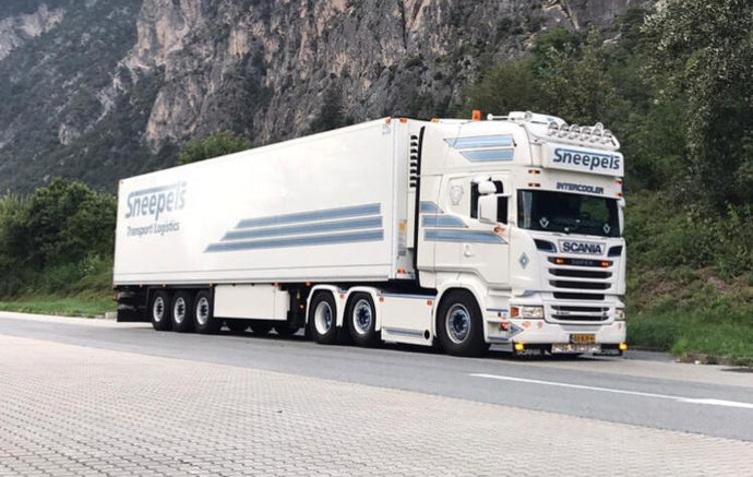 【予約】8-10月以降発売予定Sneepels Transport; SCANIA STREAMLINE TOPLINE 6X2 TWINSTEER リーファートレーラー ３軸 トラック /WSI 建設機械模型 工事車両 1/50