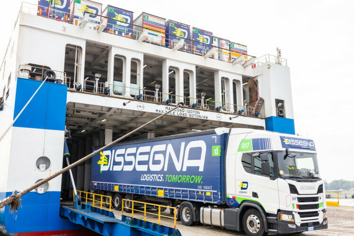 【予約】10-12月以降発売予定Dissegna  SCANIA R HIGHLINE | CR20H 4X2 CURTAINSIDE TRAILER  3軸 トラック/WSI 建設機械模型 工事車両 1/50 ミニカー