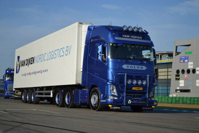 【予約】10-12月以降発売予定Van Dijken Transport  VOLVO FH4 GLOBETROTTER XL REEFER TRAILER  3軸 トラック/WSI 建設機械模型 工事車両 1/50 ミニカー