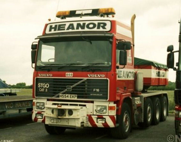 【予約】2022年発売予定HEANOR HAULAGE VOLVO F12 GLOBETROTTER 8X4 CLASSIC BALLAST BOX & CURTAINSIDE + HITCH トラック/WSI 建設機械模型 工事車両 1/50 ミニカー