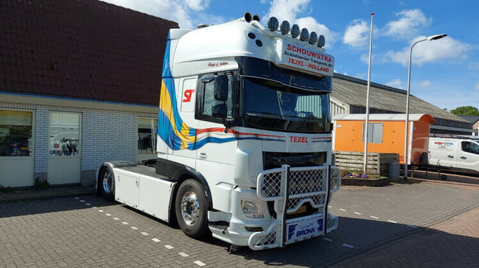 【予約】3月以降発売予定Schouwstra DAF XF SUPER SPACE CAB MY 2017 4X2 トラック トラクタヘッド/WSI 建設機械模型 工事車両 1/50 ミニカー