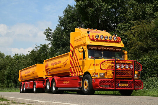 【予約】2022年発売予定VSB GROEP SCANIA 3 SERIES TORPEDO STREAMLINE HOOKLIFT SYSTEM RIGID TRUCK DRAWBAR + HOOKLIFT CONTAINER 15M3 - 6 AXLE トラック/WSI 建設機械模型 工事車両 1/50 ミニカー