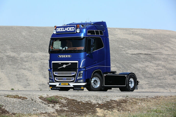 【予約】3-5月以降発売予定GEBR. GEELHOED BV VOLVO FH 4 GLOBETROTTER 4X2 トラック トラクタヘッド/WSI 建設機械模型 工事車両 1/50 ミニカー