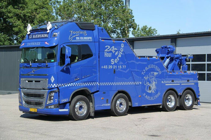 【予約】12月以降発売予定TJ Bjergning; VOLVO FH4 GLOBETROTTER XL 8x4 WRECKER トラック/WSI 建設機械模型 工事車両 1/50 ミニカー