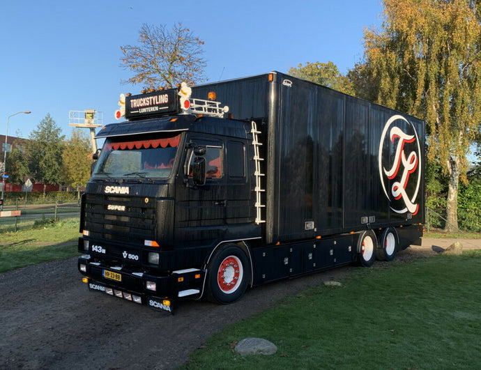 【予約】12月以降発売予定Truckstylng Lunteren SCANIA 3 SERIES STREAMLINE 6X2 RIGED TRUCK DRAWBAR BOX TRAILER 3軸 トラック/WSI 建設機械模型 工事車両 1/50 ミニカー