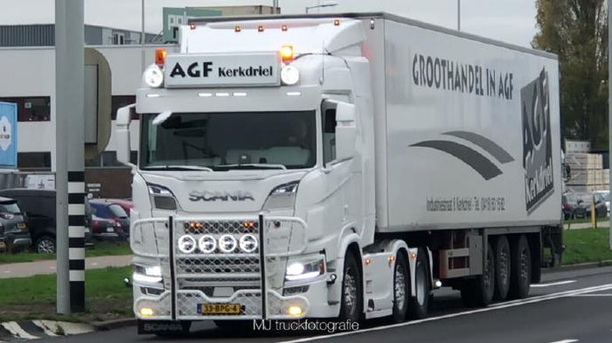 【予約】12月以降発売予定AGF Kerkdriel; SCANIA R NORMAL CR20N 6X2 TWIN STEER REEFER TRAILER - 3軸 トラック /建設機械模型 工事車両 WSI 1/50 ミニチュア