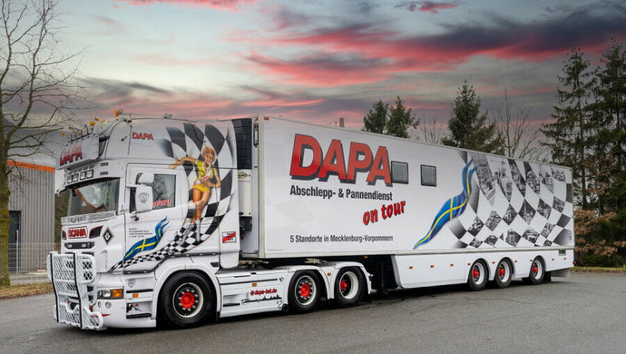 【予約】12月以降発売予定DAPA GmbH SCANIA R6 TOPLINE 6X2 TWIN STEER BOXTRAILER 3軸 トラック/WSI 建設機械模型 工事車両 1/50 ミニカー