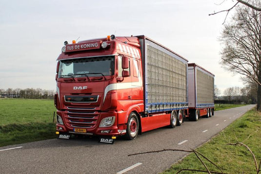 【予約】2023年3月以降発売予定Tijs de Koning; DAF XF SPACE CAB 6X2 TAG AXLE RIGED TRUCK BOX COMBI 6軸 トラック /建設機械模型 工事車両 WSI 1/50 ミニチュア