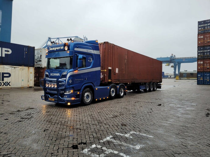 【予約】10-12月以降発売予定JASPERS INTERNATIONAAL TRANSPORT; SCANIAスカニア R HIGHLINE 6X2 TWINSTEER CONTAINER TRAILER  3軸 WITH 45 FT CONTAINER /WSI トラックコンテナ 1/50 建設機械模型 ミニチュア ミニカー