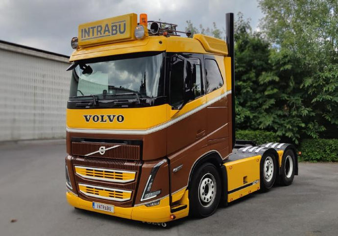 【予約】2023年3月以降発売予定Intrabu; VOLVO FH5 SLEEPER CAB 6X2 TWIN STEER トラクタ トラック /建設機械模型 工事車両 WSI 1/50 ミニチュア