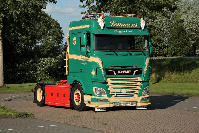 【予約】2023年3月以降発売予定Lemmens; DAF XF SPACE CAB MY2017 4X2 トラクタ トラック /建設機械模型 工事車両 WSI 1/50 ミニチュア