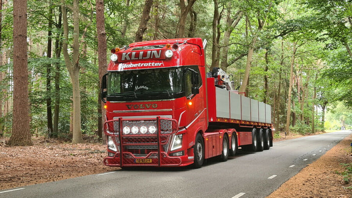 【予約】2024年発売予定KLIJN; VOLVO FH4 GLOBETROTTER 6X2 TAG AXLE ブリックトレーラー  3軸 トラック  /WSI 1/50 建設機械模型