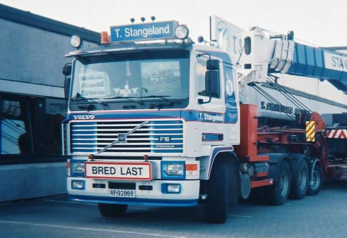 【予約】10-12月以降発売予定STANGELAND; VOLVO F16 6X4 ADD ON AXLE /WSI トラック 1/50 建設機械模型 ミニチュア ミニカー