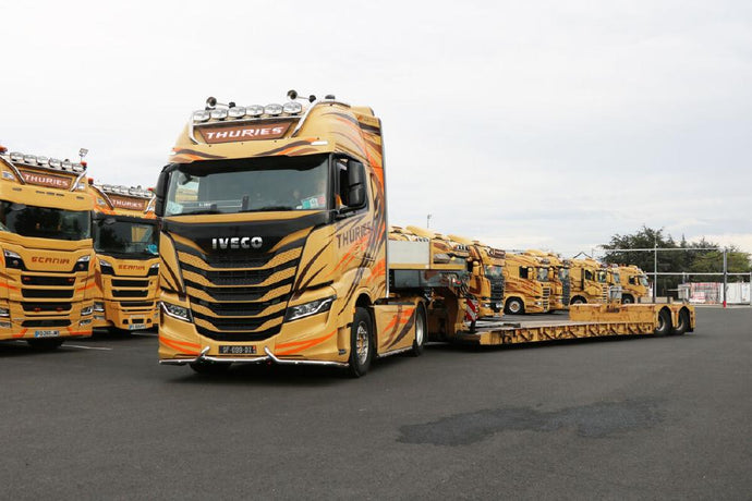 【予約】12月以降発売予定THURIES; IVECO S-WAY HIGH 4X2 NOOTEBOOM LOWLOADER  2軸 トラック /WSI 1/50 建設機械模型