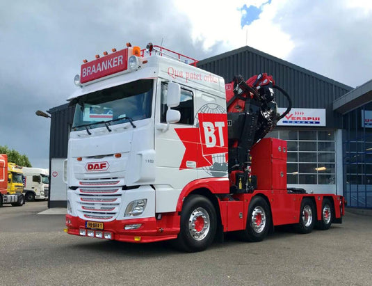 【予約】2024年発売予定BRAANKER LOGISTICS; DAF XF SPACE CAB MY2017 8X2 TAG AXLE FASSI 1100 + JIB WITH BALLAST BOX トラック /WSI 1/50 建設機械模型