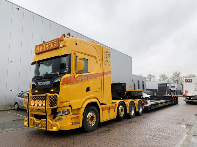 【予約】2024年発売予定NV TRANS; SCANIA S HIGHLINE CS20H 8X4 EURO LOWLOADER  3軸 トラック トレーラー/ WSI 1/50建設機械模型　ミニチュア