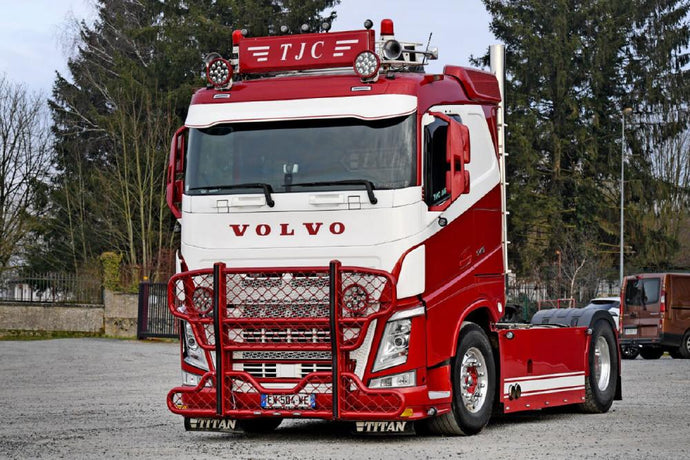 【予約】2024年発売予定TJC; VOLVO FH4 SLEEPER CAB 4X2 トラック トラクタ/ WSI 1/50建設機械模型　ミニチュア