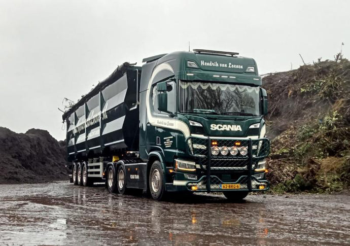 【予約】4-6月以降発売予定HENDRIK VAN LOENEN; SCANIA R HIGHLINE CR20H 6X2 TAG AXLE TIPPER VOLUME TRAILER - 3 AXLE トラック /WSI  1/50 建設機械模型 工事車両