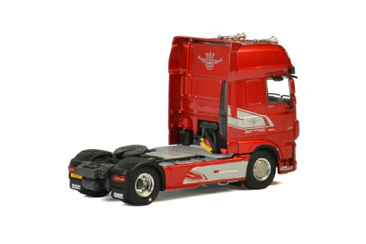 Premium Line DAF XF SUPER SPACE CAB MY2017 RED トラック トラクタ/建設機械模型 工事車両 WSI 1/50 ミニチュア