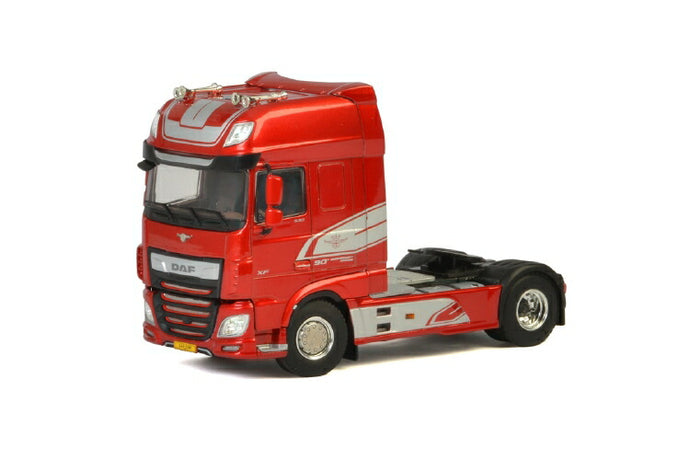 Premium Line DAF XF SUPER SPACE CAB MY2017 RED トラック トラクタ/建設機械模型 工事車両 WSI 1/50 ミニチュア