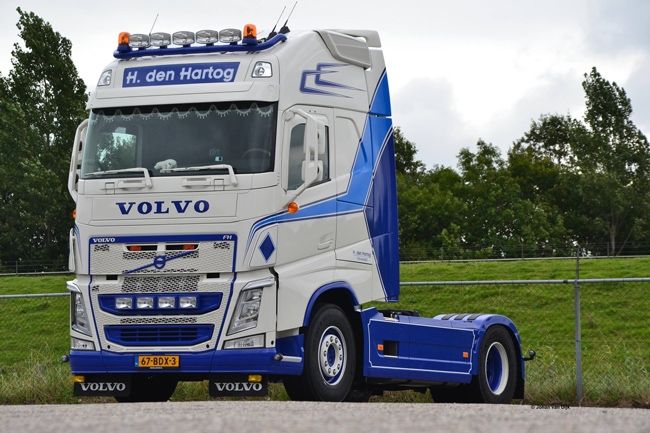【予約】2015年1-3月以降発売予定H. den Hartog Volvoボルボ FH4 GL XL トラック トラクタヘッド/WSI　1/50 建設機械模型　ミニカー