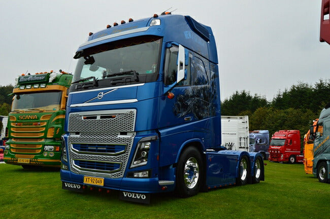 【予約】2015年7-9月以降発売予定John Jurgensens Volvoボルボ FH4 Globetrotter XL トラックトラクタヘッド /WSI　1/50 建設機械模型　ミニカー